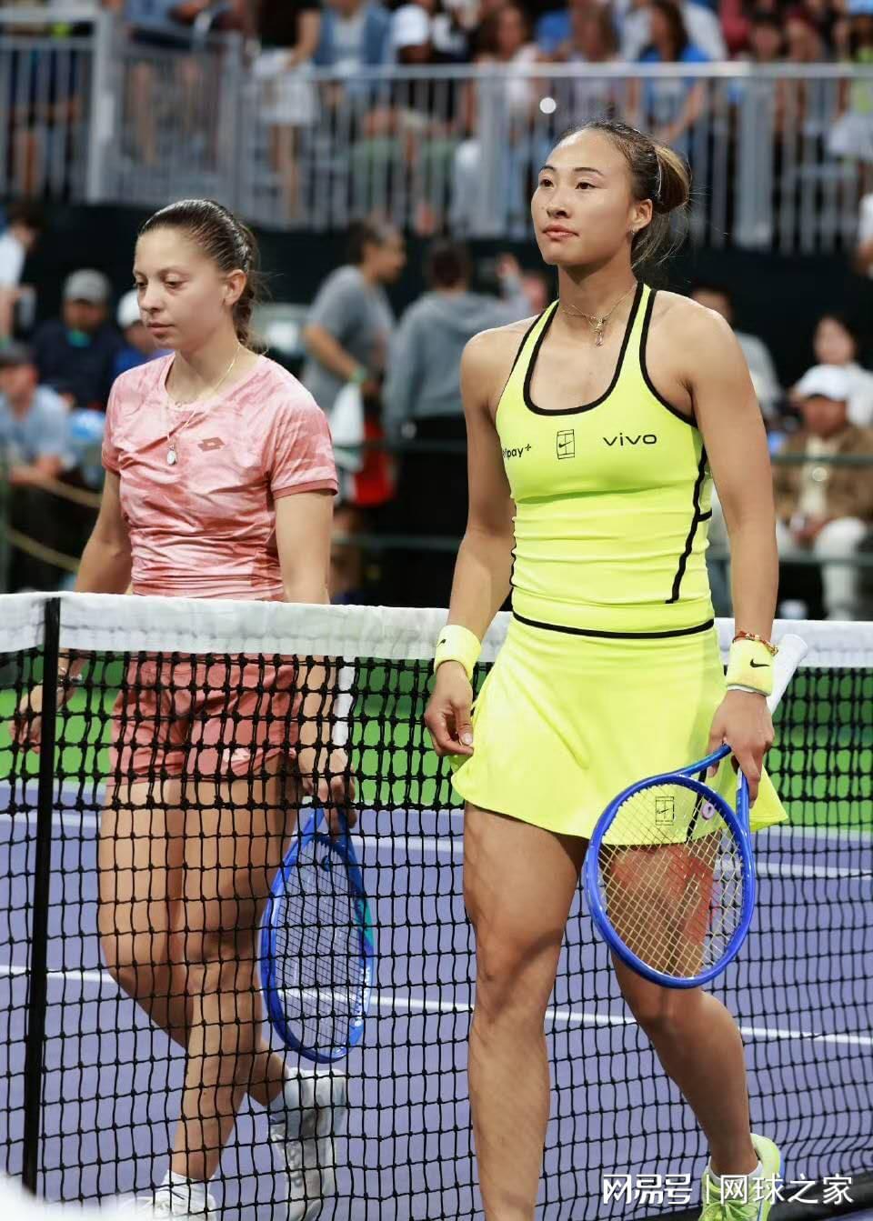 开云官网-郑钦文出局舆论又炸了！网友喊新教练下课，一姐罕见承认处于低谷