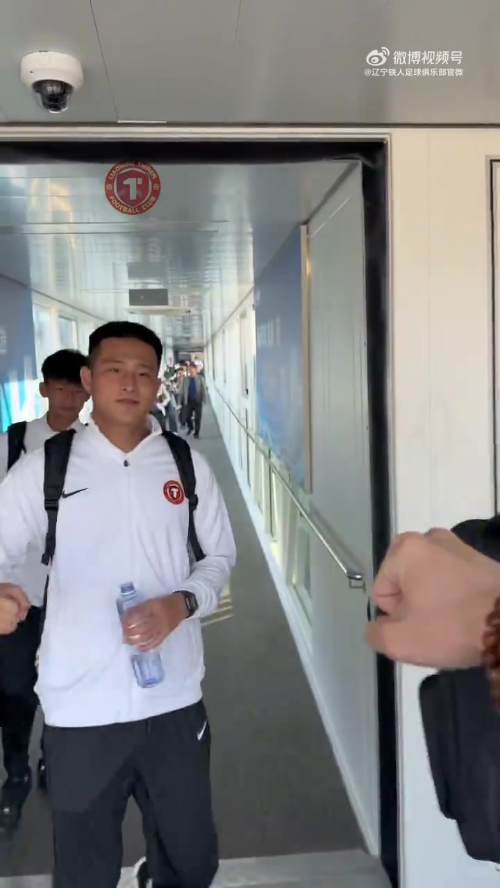 开云官网-辽宁铁人一线队抵达泰国曼谷，球队将在泰国进行为期一个月的冬训