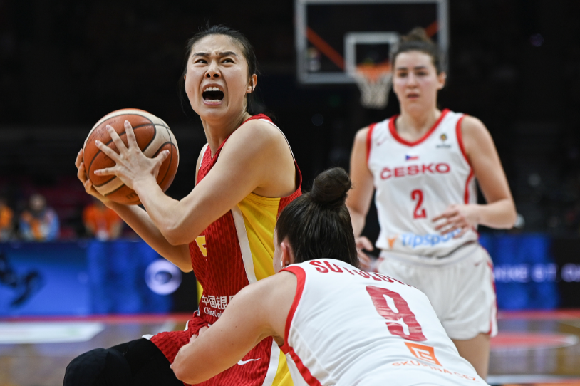 宝刀不老！王思雨连续两场全队最高分 关键时刻连得9分制胜